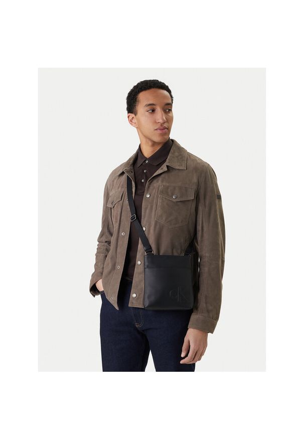 Saszetka Calvin Klein. Kolor: czarny