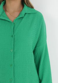 Born2be - Zielony 2-częściowy Komplet z Koszulą i Spodniami z Tłoczonej Tkaniny Benneta. Kolor: zielony. Materiał: tkanina #4