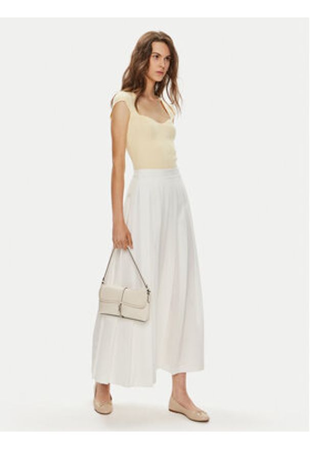 Gina Tricot Bluzka 22212 Żółty Slim Fit. Kolor: żółty. Materiał: syntetyk