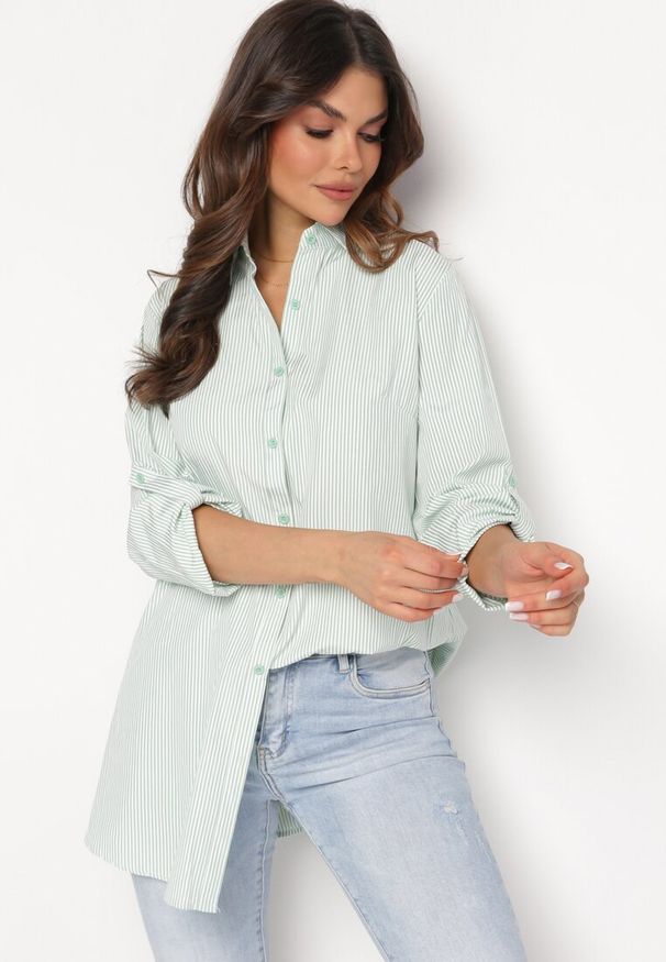 Born2be - Zielona Koszula Klasyczna w Paski z Guzikami Anticca. Okazja: na co dzień, na spotkanie biznesowe. Kolor: zielony. Materiał: jeans. Wzór: paski. Styl: klasyczny