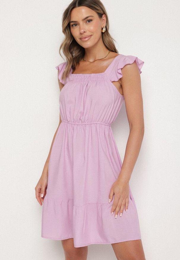Born2be - Fioletowa Sukienka z Wiskozą o Rozkloszowanym Kroju z Gumką w Pasie Lirimere. Okazja: na co dzień. Typ kołnierza: kołnierz z falbankami. Kolor: fioletowy. Materiał: wiskoza. Długość rękawa: na ramiączkach. Styl: casual, elegancki
