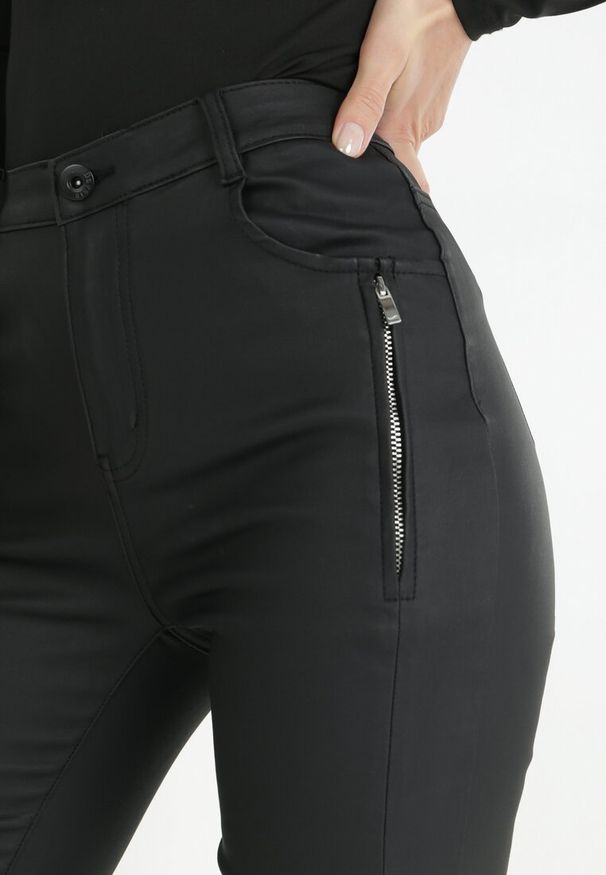 Born2be - Czarne Spodnie Skinny z Imitacji Skóry Navahi. Kolor: czarny. Materiał: skóra