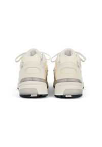 Buty unisex New Balance U992MC - beżowe. Kolor: beżowy. Materiał: zamsz, guma, materiał, syntetyk. Szerokość cholewki: normalna #3