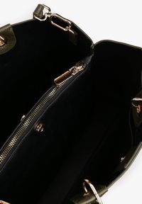 Born2be - Ciemnozielona Dwukomorowa Torebka Typu Shopper Ozdobiona Metalicznymi Aplikacjami Adorrive. Kolor: zielony. Wzór: aplikacja. Dodatki: z aplikacjami. Styl: elegancki #4
