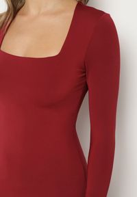 Born2be - Bordowa Dopasowana Sukienka Maxi z Długim Rękawem Esmeria. Typ kołnierza: dekolt kwadratowy. Kolor: czerwony. Długość rękawa: długi rękaw. Długość: maxi #7
