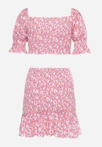 Born2be - Różowy Letni Komplet Krótka Bluzka Spódniczka z Wysokim Stanem z Falbankami Maribella. Kolor: różowy. Materiał: tkanina