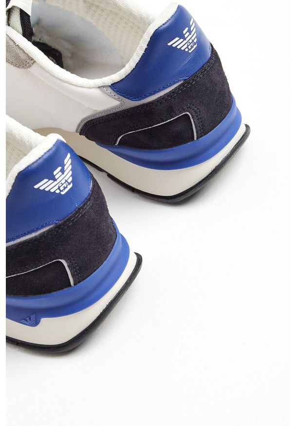 Emporio Armani - SNEAKERSY EMPORIO ARMANI. Materiał: zamsz, guma, materiał. Wzór: aplikacja, kolorowy