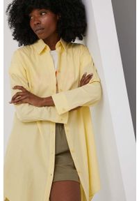Answear Lab koszula bawełniana damska kolor żółty regular z kołnierzykiem klasycznym. Okazja: na co dzień. Typ kołnierza: kołnierzyk klasyczny. Kolor: żółty. Materiał: bawełna. Długość rękawa: długi rękaw. Długość: długie. Styl: wakacyjny, klasyczny