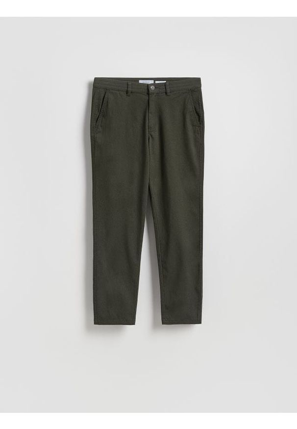 Reserved - Bawełniane spodnie chino slim - zielony. Kolor: zielony. Materiał: bawełna