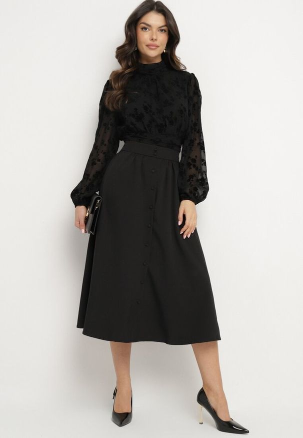Born2be - Czarna Rozkloszowana Spódnica z Bawełny Bennara. Okazja: na co dzień. Kolor: czarny. Materiał: bawełna. Styl: casual, elegancki