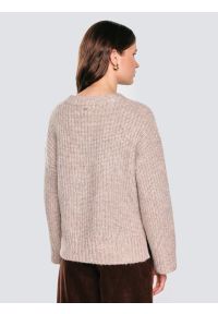 Big-Star - Sweter damski ze stójką beżowy Amaya 805. Typ kołnierza: kołnierzyk stójkowy. Kolor: beżowy. Materiał: materiał, dzianina, jeans. Styl: elegancki