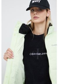 Calvin Klein Jeans kurtka J20J219007.9BYY damska kolor zielony zimowa. Okazja: na co dzień. Kolor: zielony. Materiał: poliester, włókno, materiał. Wzór: gładki. Sezon: zima. Styl: casual #3