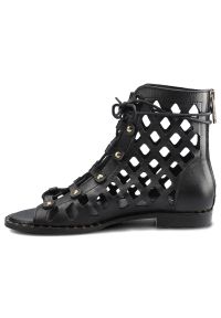 Czarne Sandały Carinii Buty Damskie Obuwie Na Lato. Okazja: na co dzień. Kolor: czarny. Materiał: skóra. Wzór: aplikacja. Sezon: lato. Obcas: na obcasie. Styl: boho, casual. Wysokość obcasa: niski #6