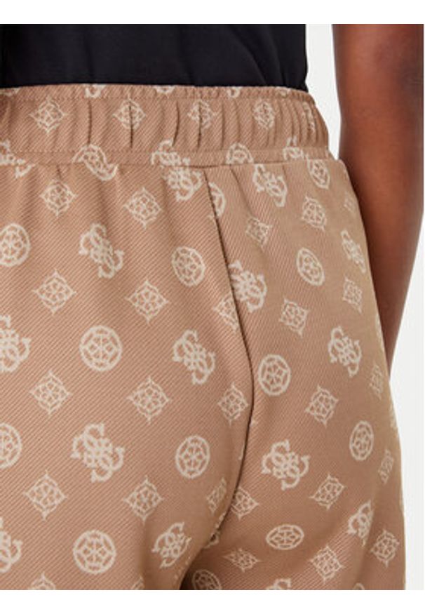 Guess Spodnie dresowe V5YB10 K0282 Brązowy Relaxed Fit. Kolor: brązowy. Materiał: syntetyk