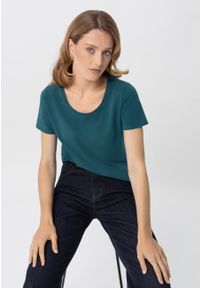 Volcano - Elastyczna koszulka basic T-ANA. Okazja: na co dzień. Kolor: zielony. Materiał: bawełna, materiał. Długość rękawa: krótki rękaw. Długość: krótkie. Wzór: gładki. Styl: klasyczny, casual, elegancki #1