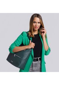 Wittchen - Torebka worek ze skośnym suwakiem. Kolor: zielony. Wzór: aplikacja. Materiał: skórzane. Styl: elegancki, sportowy #4