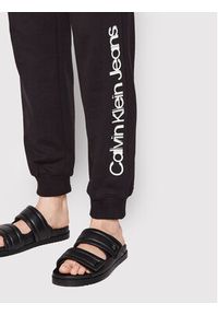 Calvin Klein Jeans Spodnie dresowe J20J218703 Czarny Regular Fit. Kolor: czarny. Materiał: bawełna #5