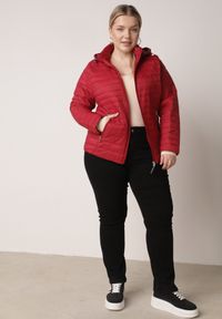 Born2be - Czerwona Pikowana Kurtka Przejściowa z Odpinanym Kapturem Tidesse. Kolor: czerwony. Materiał: poliester, jeans #8