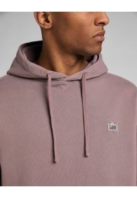 Lee - LEE CORE LOOSE HOODIE MĘSKA BLUZA KLASYCZNA LOGO KAPTUR PURPLE STORM L84WTJ70. Styl: klasyczny