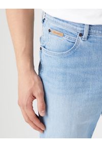 Wrangler - WRANGLER TEXAS TAPER MĘSKIE SPODNIE JEANSOWE LOVESICK W12TY728Q 112319945. Okazja: na spotkanie biznesowe. Styl: biznesowy, elegancki
