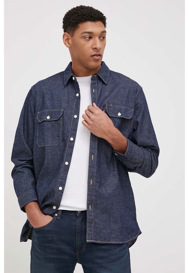 Levi's® - Levi's Koszula jeansowa męska kolor granatowy relaxed z kołnierzykiem klasycznym. Okazja: na spotkanie biznesowe. Typ kołnierza: kołnierzyk klasyczny. Kolor: niebieski. Materiał: jeans. Długość rękawa: długi rękaw. Długość: długie. Styl: klasyczny