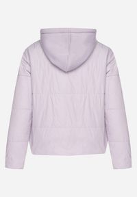 Born2be - Jasnofioletowa Kurtka Pikowana z Materiałowym Kapturem Odpinanym Jasilea. Okazja: na co dzień. Kolor: fioletowy. Materiał: materiał. Styl: casual #7