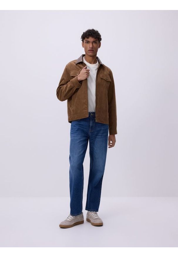 Reserved - Jeansy straight z efektem sprania - niebieski. Kolor: niebieski