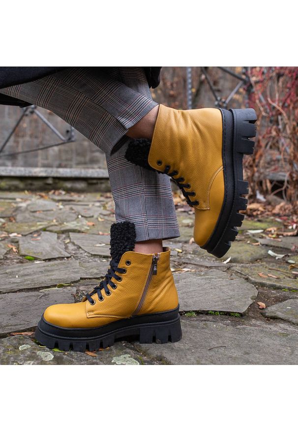 Żółte Botki Blu Skórzane Ocieplane Buty Damskie. Okazja: na spacer. Kolor: żółty. Materiał: skóra. Szerokość cholewki: normalna. Sezon: jesień. Obcas: na obcasie. Styl: elegancki. Wysokość obcasa: niski