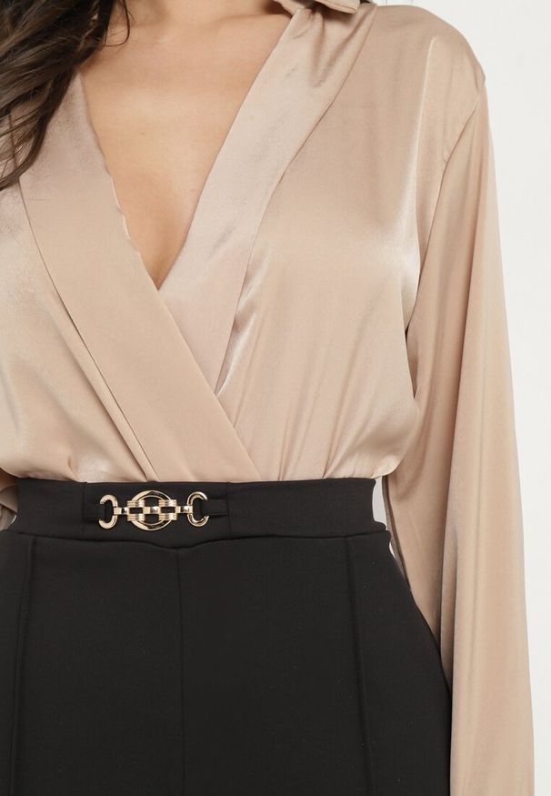 Born2be - Czarno-Beżowy Elegancki Kombinezon z Kopertową Górą i Szerokim Dołem Boleeti. Okazja: na co dzień. Kolor: czarny. Styl: elegancki