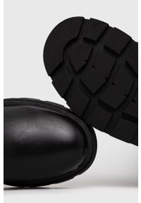 Answear Lab - Kozaki. Nosek buta: okrągły. Kolor: czarny. Materiał: guma. Szerokość cholewki: normalna. Obcas: na platformie. Styl: wakacyjny #3