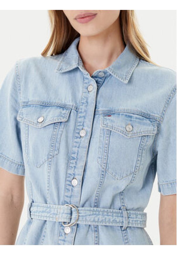 Tommy Jeans Sukienka jeansowa DW0DW21168 Niebieski Regular Fit. Kolor: niebieski. Materiał: bawełna