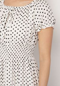Born2be - Biała Sukienka z Bawełną w Kropki Ellisla. Okazja: na co dzień. Kolor: biały. Materiał: bawełna. Wzór: kropki. Styl: casual, elegancki #5