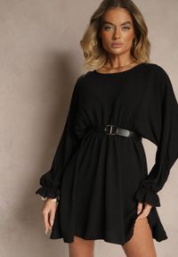 Renee - Czarna Rozkloszowana Sukienka z Gumką w Talii i przy Mankietach Tesunela. Okazja: na co dzień. Kolor: czarny. Styl: elegancki, casual