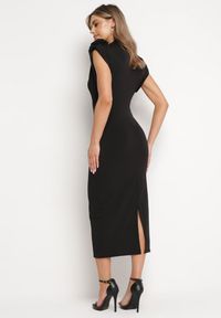 Born2be - Czarna Sukienka Midi Dopasowana z Ozdobną Broszką w Kształcie Kwiatka Agnolia. Kolor: czarny. Wzór: kwiaty. Styl: klasyczny. Długość: midi #4