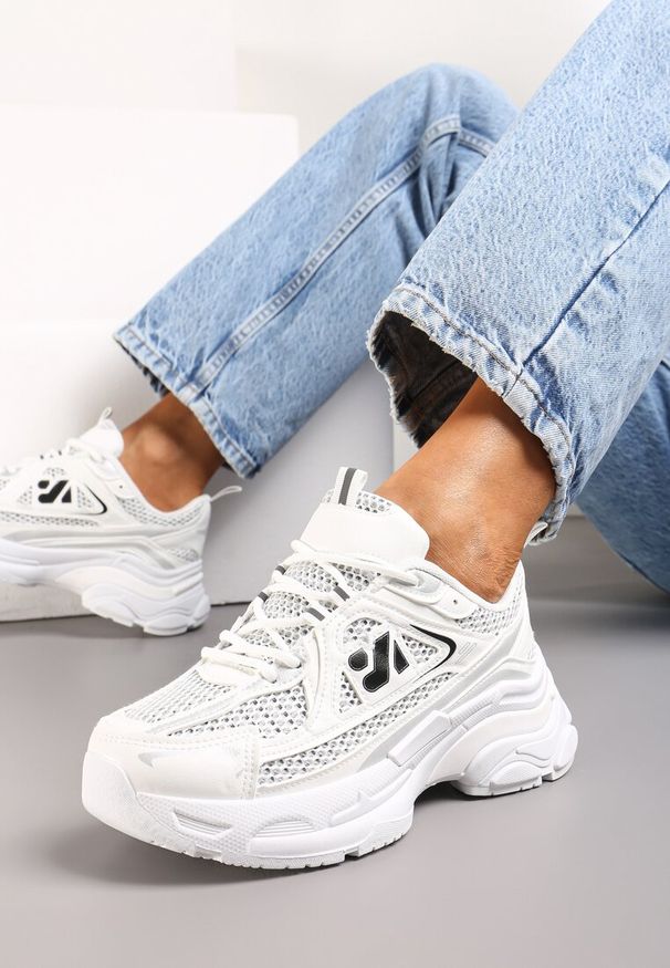 Renee - Białe Sneakersy na Grubej Podeszwie Ozdobione Siateczkowymi Wstawkami Korianna. Kolor: biały. Wzór: aplikacja