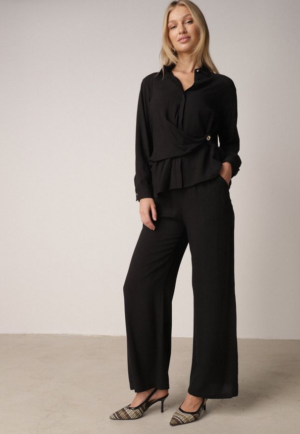 Born2be - Czarny Wiskozowy Komplet Asymetryczna Koszula i Spodnie z Kieszeniami Moneia. Kolor: czarny. Materiał: wiskoza