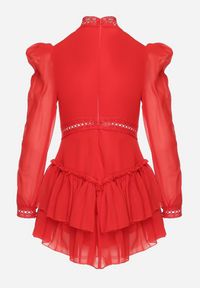Born2be - Czerwona Rozkloszowana Sukienka Kombinezon Mini z Falbankami Gilha. Typ kołnierza: kołnierz z falbankami. Kolor: czerwony. Materiał: koronka. Wzór: aplikacja. Długość: mini #7