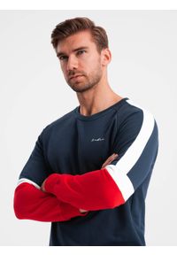 Ombre Clothing - Trójkolorowa męska dresowa bluza z raglanowymi rękawami – granatowa V2 - Rozmiar: XL. Okazja: na co dzień. Kolor: niebieski. Materiał: dresówka. Długość rękawa: raglanowy rękaw. Wzór: nadruk. Styl: sportowy, casual