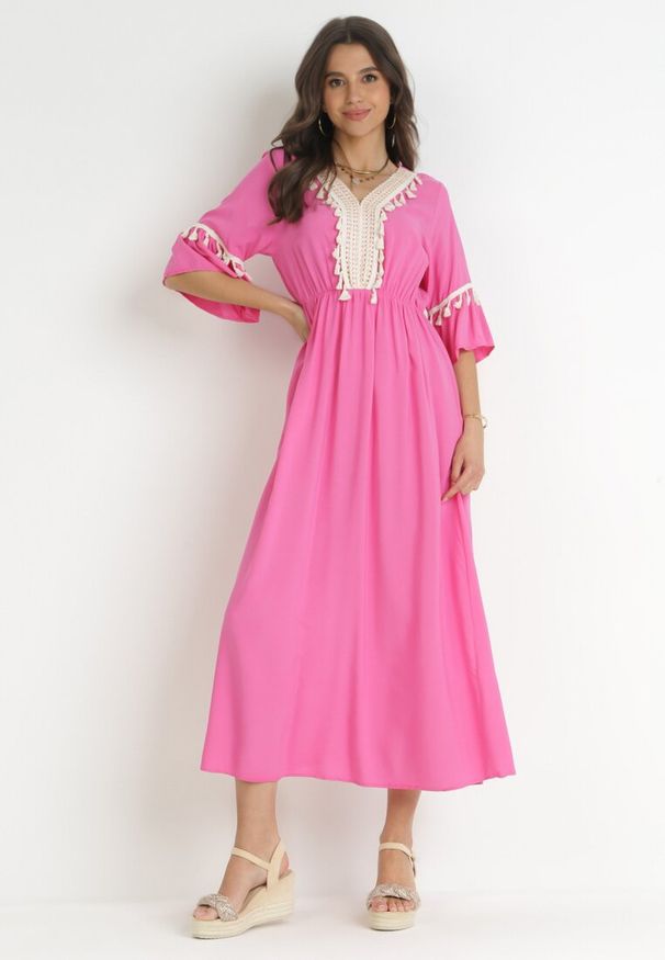 Born2be - Fuksjowa Wiskozowa Sukienka Maxi z Ozdobnym Dekoltem i Gumką w Pasie Latava. Okazja: na co dzień. Kolor: różowy. Materiał: wiskoza. Styl: casual. Długość: maxi