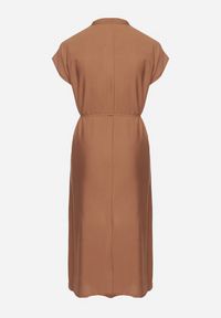 Born2be - Brązowa Wiskozowa Sukienka Pudełkowa z Cienkim Paskiem i Kieszeniami Lumivorae. Okazja: na co dzień. Kolekcja: plus size. Kolor: brązowy. Materiał: wiskoza. Typ sukienki: proste, dla puszystych. Styl: elegancki, casual #6