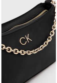 Calvin Klein torebka kolor czarny. Kolor: czarny. Rodzaj torebki: na ramię