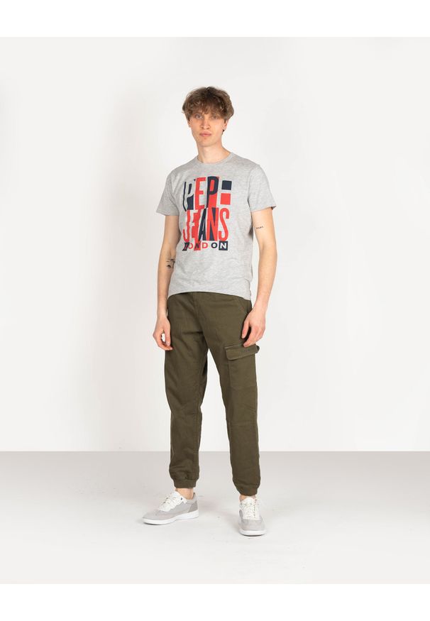 Pepe Jeans Spodnie "Landan" | PM211430 | Landan | Mężczyzna | Khaki. Okazja: na co dzień. Kolor: brązowy. Materiał: bawełna, poliester, elastan. Wzór: nadruk. Styl: casual