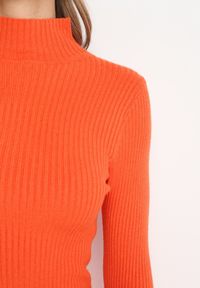 Born2be - Pomarańczowa Dzianinowa Sukienka z Golfem w Prążki Yrenna. Typ kołnierza: golf. Kolor: pomarańczowy. Materiał: dzianina. Wzór: prążki. Sezon: zima #5