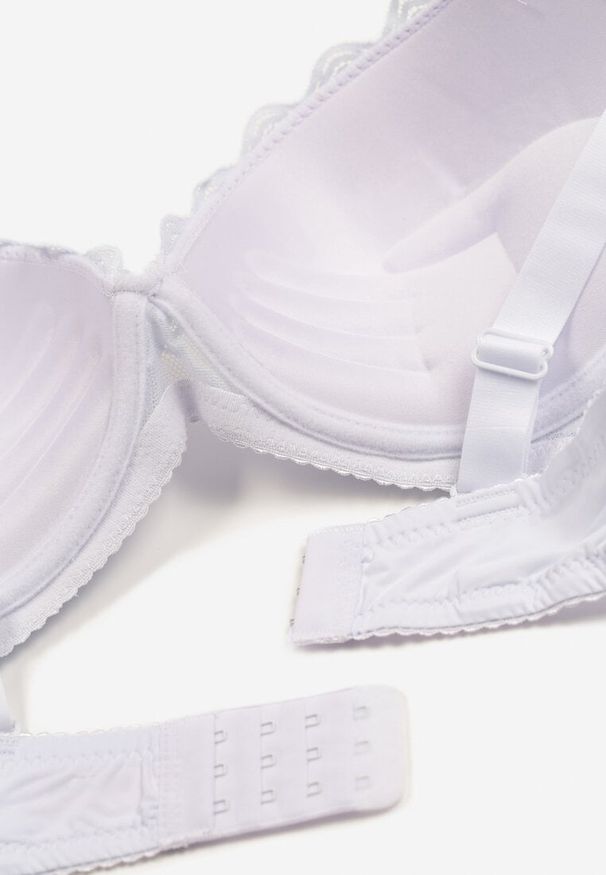 Born2be - Biały Biustonosz Push-Up z Koronkowego Materiału Chrisianna. Kolor: biały. Materiał: materiał, koronka. Rodzaj stanika: push-up