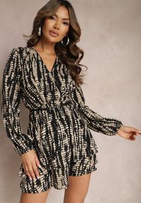 Renee - Czarna Mini Sukienka o Kopertowym Fasonie i Princie w Stylu Skóry Węża Pariars. Kolor: czarny. Materiał: skóra. Typ sukienki: kopertowe. Długość: mini