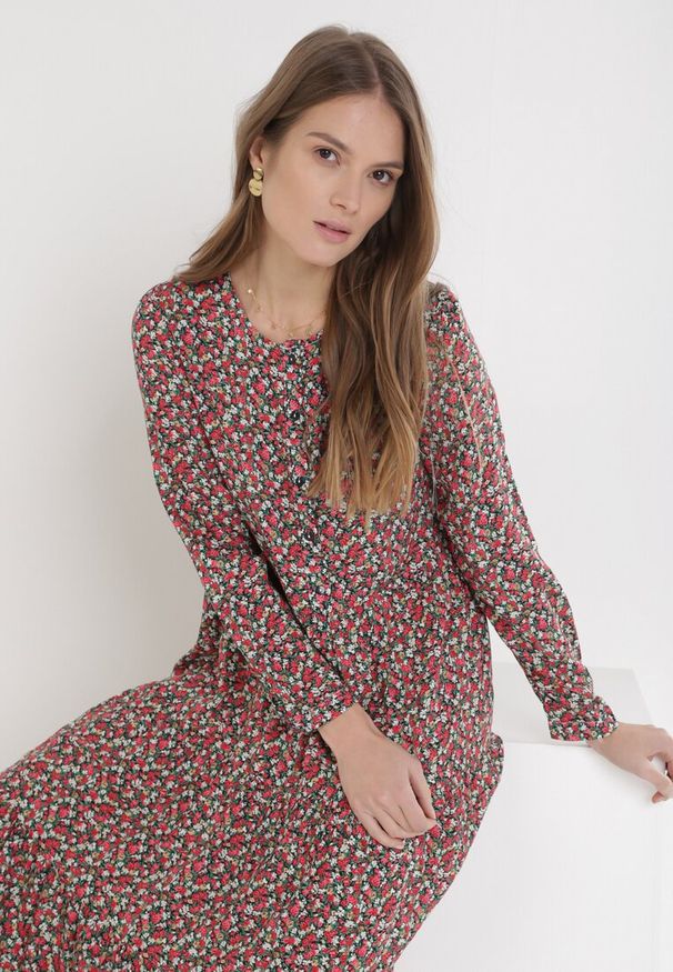 Born2be - Czerwona Sukienka Phaisite. Kolor: czerwony. Długość rękawa: długi rękaw. Wzór: kwiaty, aplikacja. Styl: elegancki. Długość: midi
