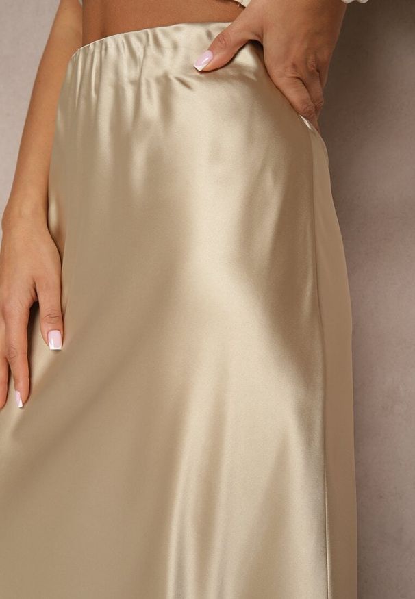 Renee - Beżowa Spódnica Satynowa High Waist Pillizze. Okazja: na co dzień. Stan: podwyższony. Kolor: beżowy. Materiał: satyna. Styl: elegancki, casual