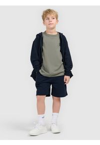 4f - 4F Spodenki dresowe chłopięce - granatowe 164 (13-14 lat). Okazja: na co dzień. Kolor: niebieski. Materiał: dresówka. Długość: krótkie. Wzór: gładki, ze splotem. Sezon: lato. Styl: casual, sportowy #1