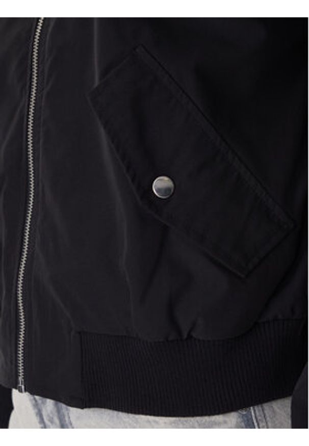Vero Moda Kurtka przejściowa 10338783 Czarny Regular Fit. Kolor: czarny. Materiał: syntetyk