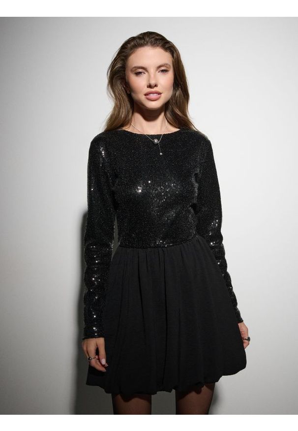 Sinsay - Elegancka sukienka mini z połyskującymi cekinami - czarny. Kolor: czarny. Styl: elegancki. Długość: mini